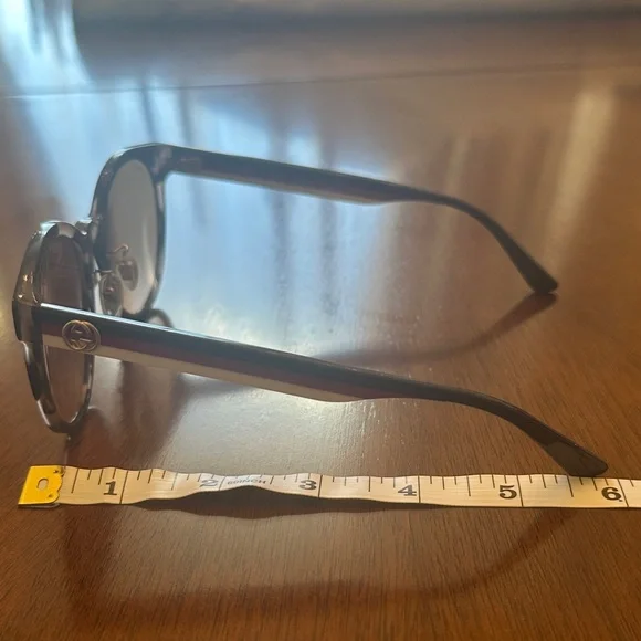 Gucci Black and Brown tourtoise shell frame Women's Sunglasses, authentic - Picture 12 of 14
